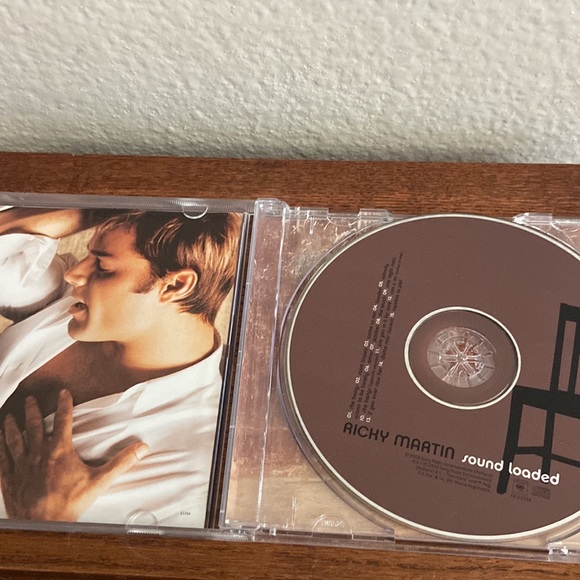 5/$10❤️❤️❤️Vintage 2000 RICKY MARTIN Sound Loaded CD - Picture 4 of 7